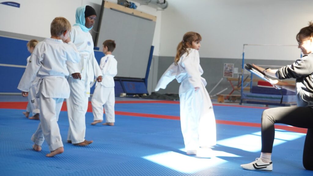 Die Kleinsten beim Kicktraining (Juni 2024) – Taekwondo beim TSB Flensburg