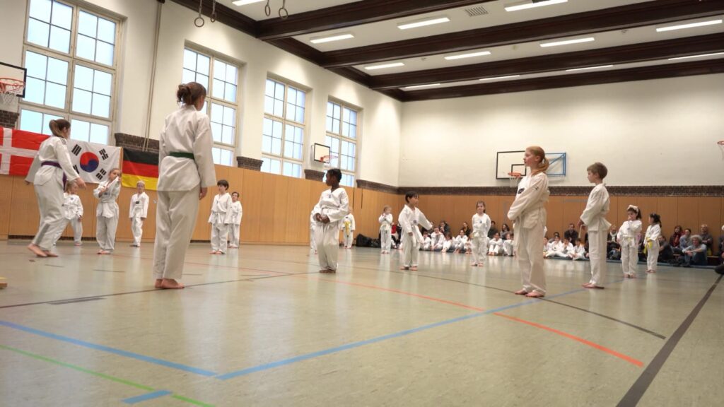 Die Halle ist voll: Kup-Prüfung am 30. März 2023 – Taekwondo beim TSB Flensburg