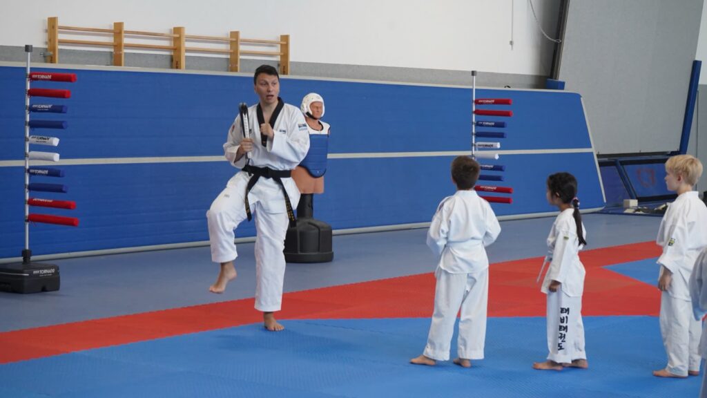 Trainer im Kindertraining (Juni 2024) – Taekwondo beim TSB Flensburg