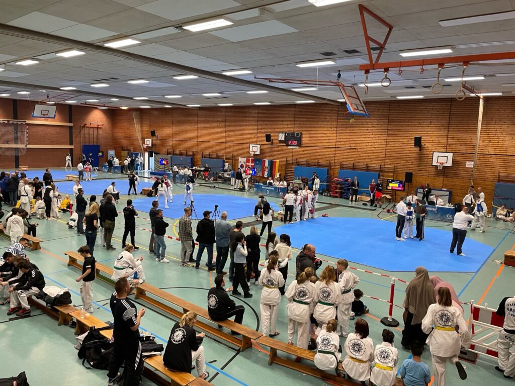 Turnierhalle in Kaltenkirchen (Schleswig-Holstein Cup 2022) – Taekwondo beim TSB Flensburg