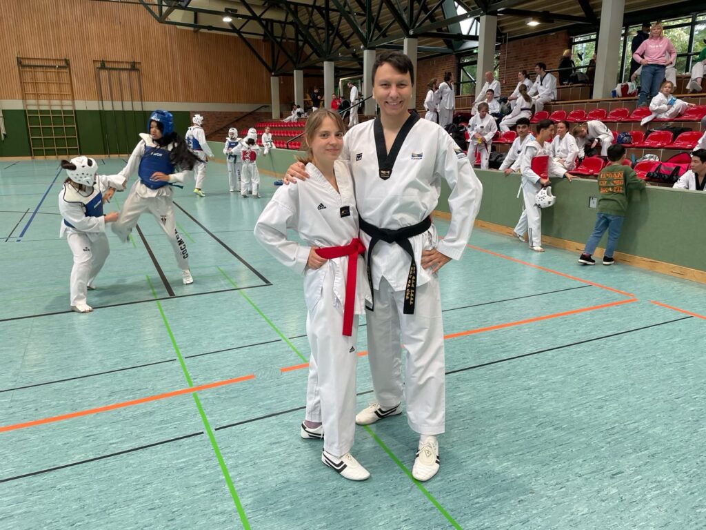 Weiterbildung: Emanuel und Ulrike beim Bundesbreitensportlehrgang in Bad Segeberg am 12. Oktober 2024 – Taekwondo beim TSB Flensburg