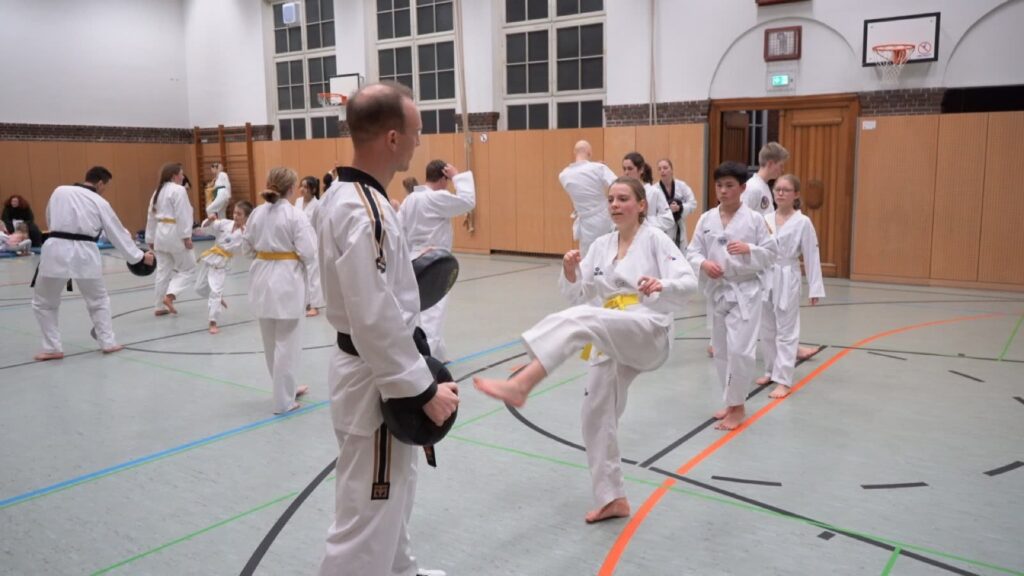 Vereinsinterne Gürtelprüfung in der Goethe-Schule am 9. Dezember 2021 – Taekwondo beim TSB Flensburg