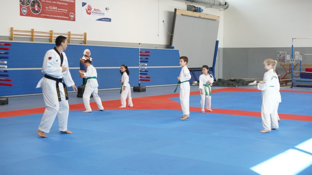 Kindertraining auf den Matten der Sönke-Voß-Halle (Juni 2024) – Taekwondo beim TSB Flensburg