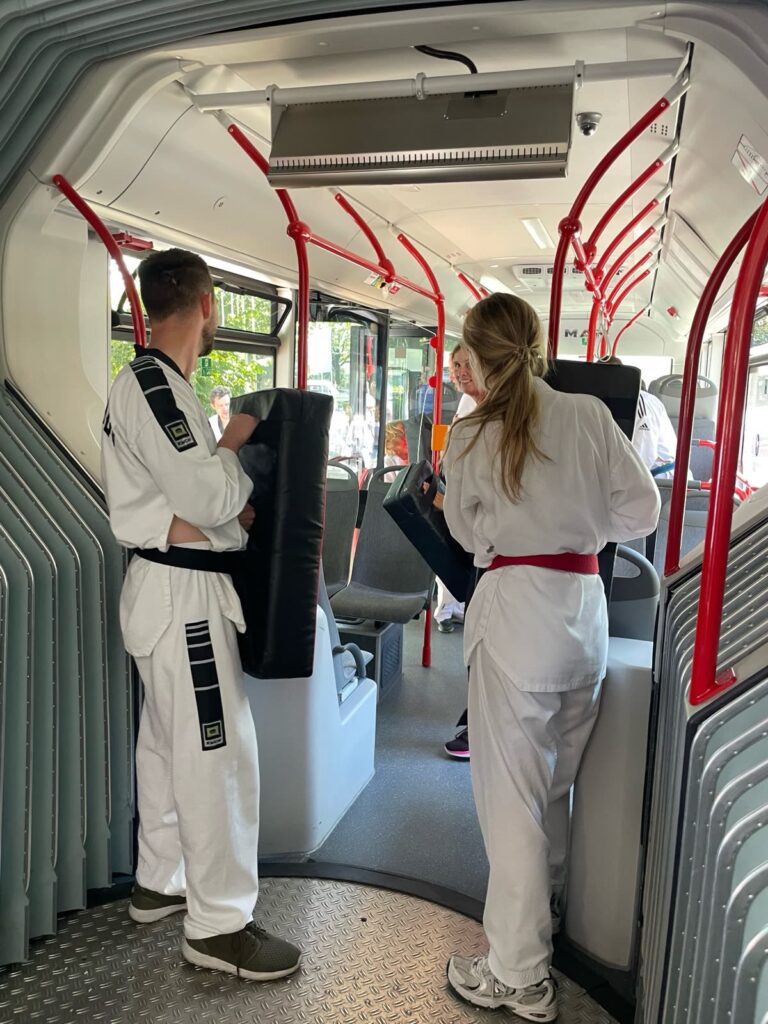 Selbstverteidigung im echten Linienbus – Taekwondo beim TSB Flensburg